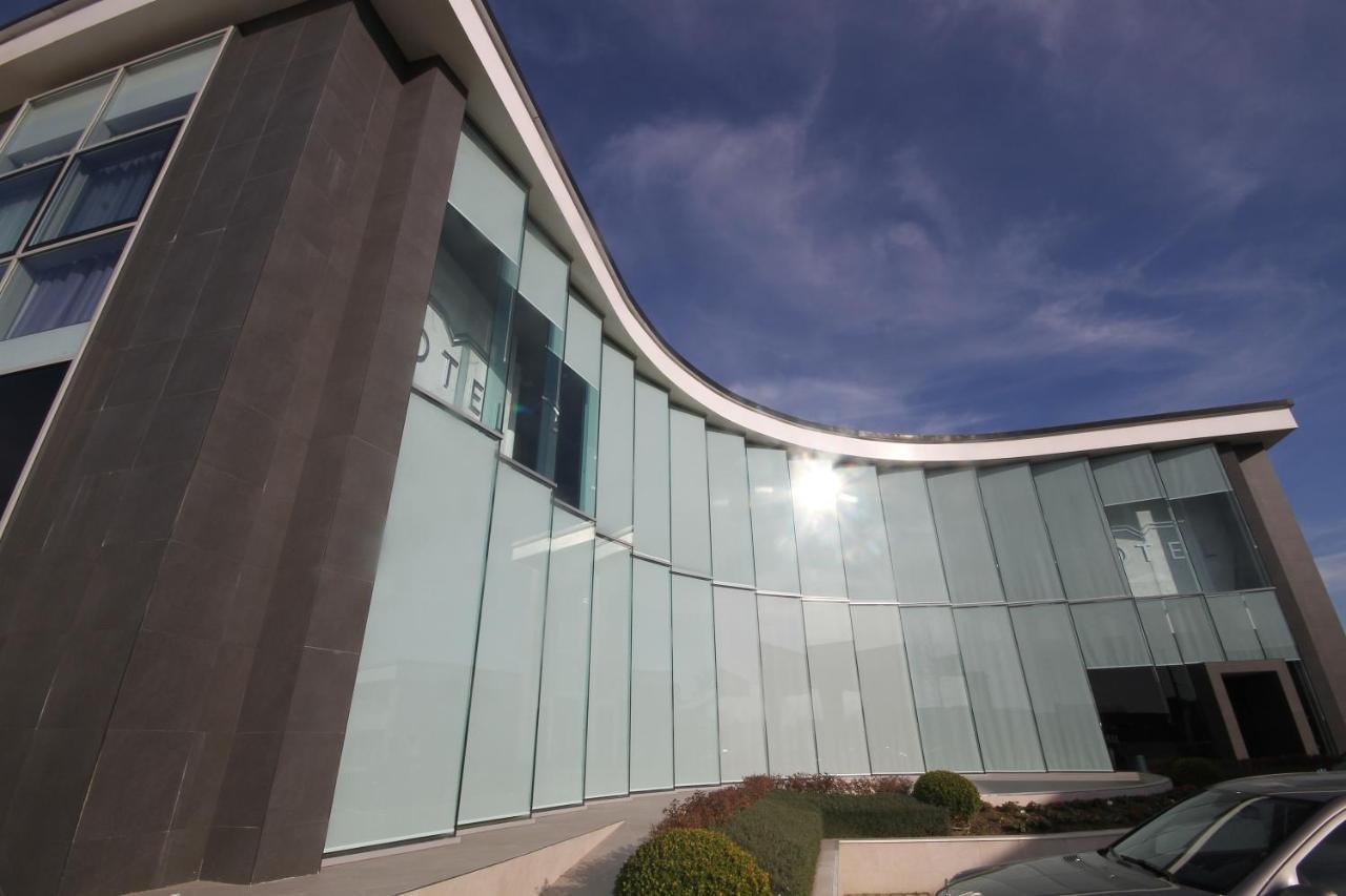 Albes Hotel Fier Kültér fotó