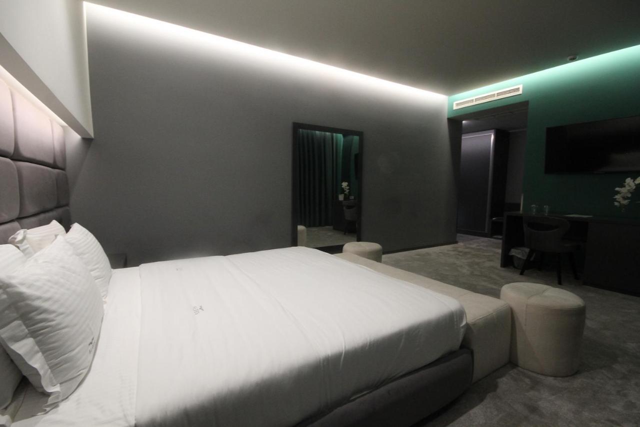 Albes Hotel Fier Kültér fotó