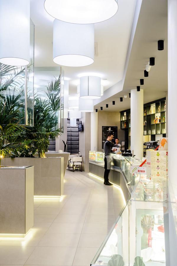 Albes Hotel Fier Kültér fotó